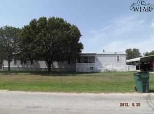 1102 E Spring St, Henrietta, TX 76365