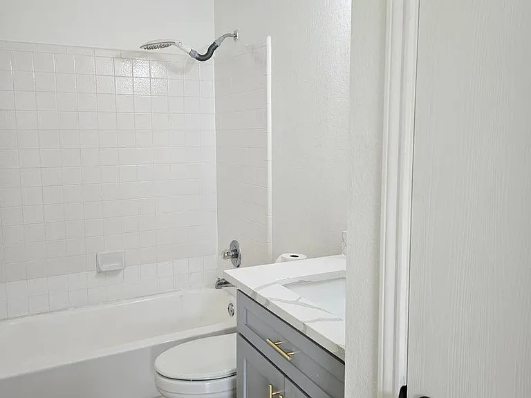 13400 Coomes Dr — Photo 27