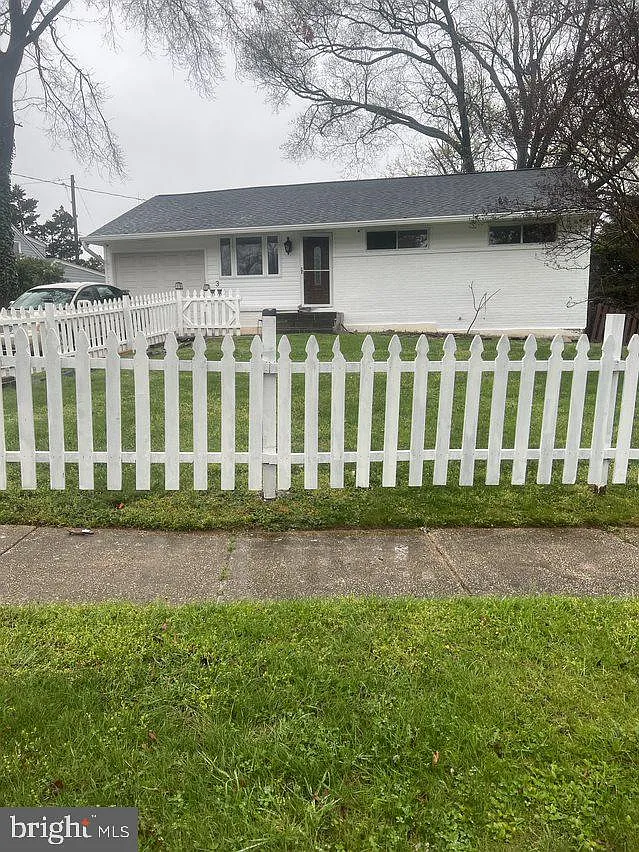 3 bed, 3.0 bath, 2088 sqft, $3,400 — Photo 2