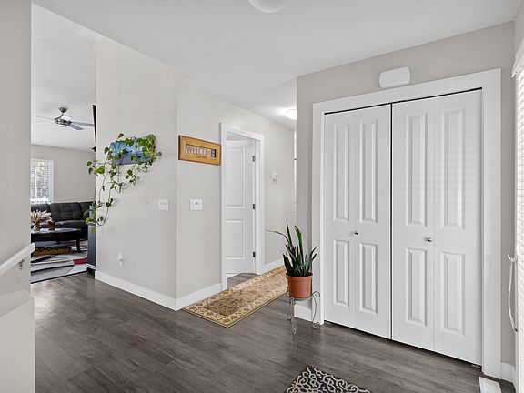 3rd image of 690 Muir Rd