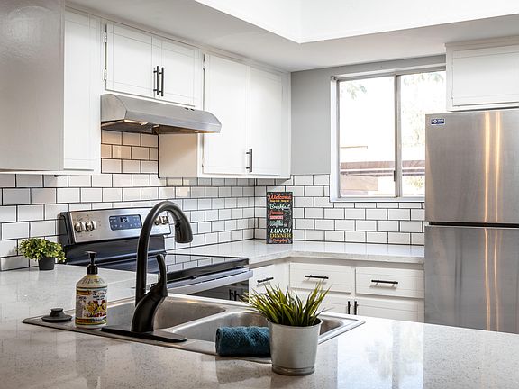 5th image of 1601 W Sunnyside Dr Unit 143