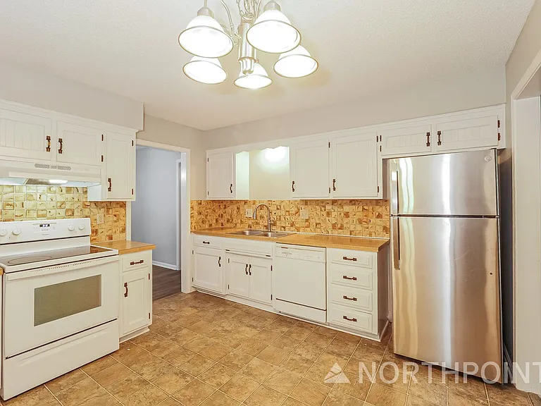 601 SE Richardson Pl — Photo 6