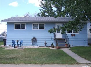 114 3rd St E, Leader, SK S0N1H0