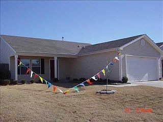 1st image of 904 Edinburg Dr