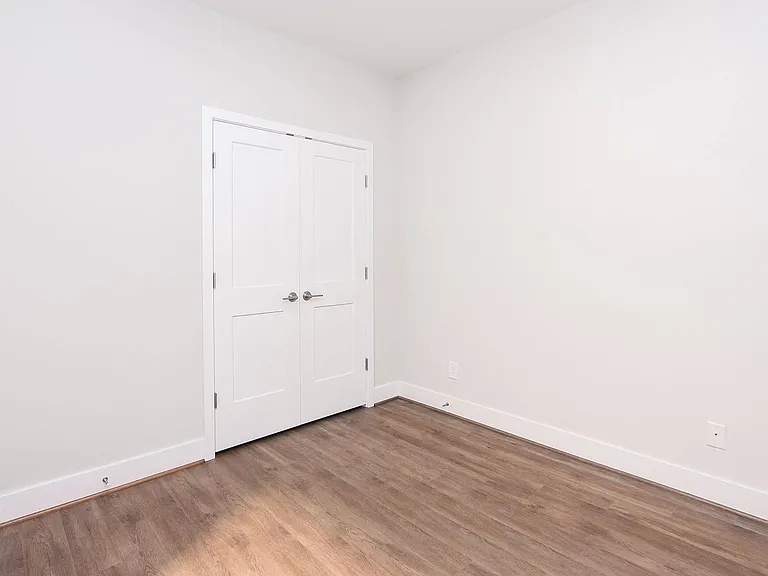 1238 Light St — Photo 9