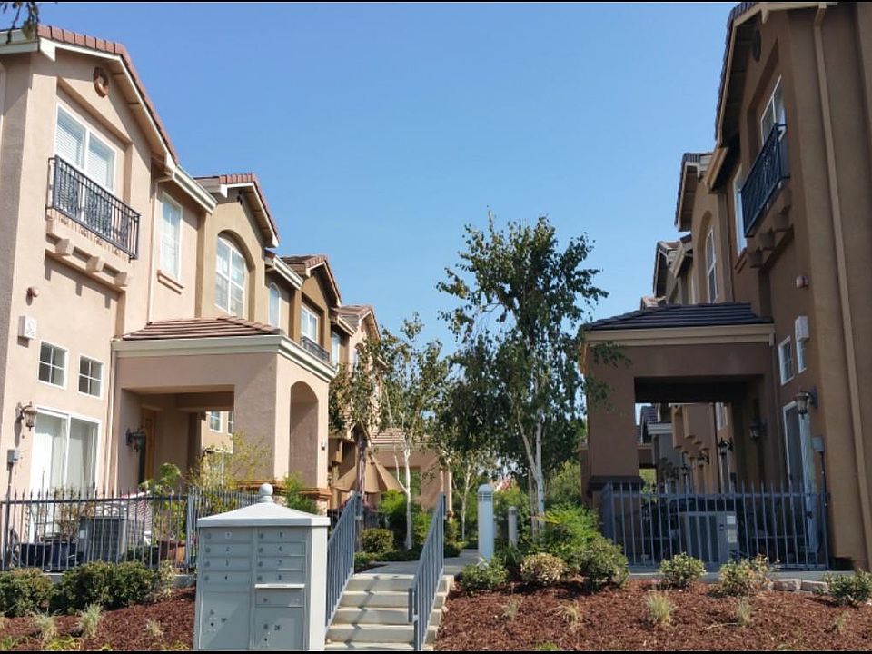1st image of 3250 Lago De Como Pl