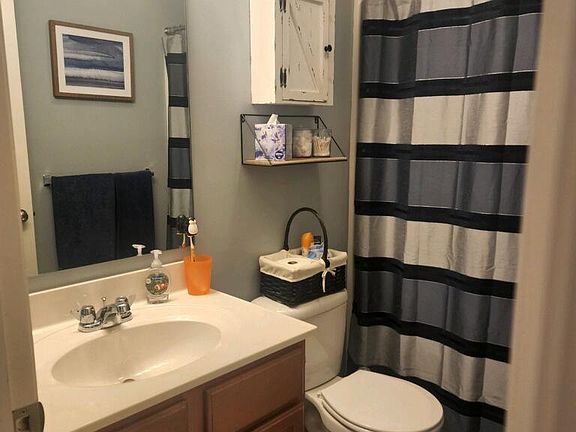 upstairs hall bath