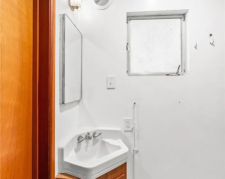 454 N Shattuck Pl — Photo 34