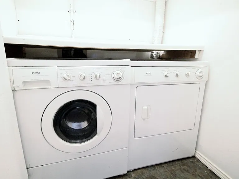 Washer & Dryer Included