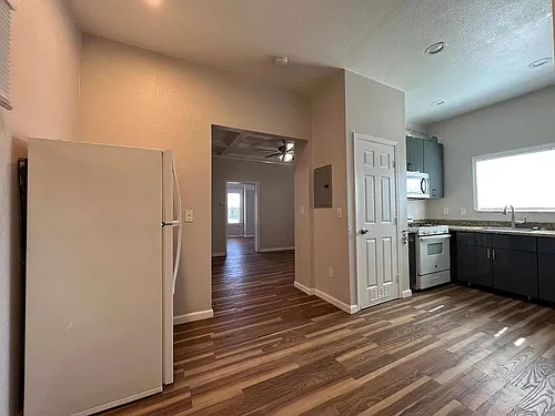 209 E Park St #1 Photo 1