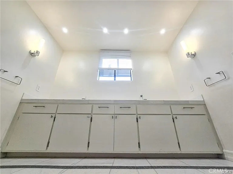 1310 Roxbury Dr #302 — Photo 16