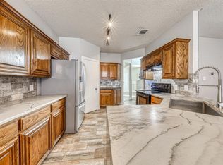 12201 Stillglen Trl, Burleson, TX 76028