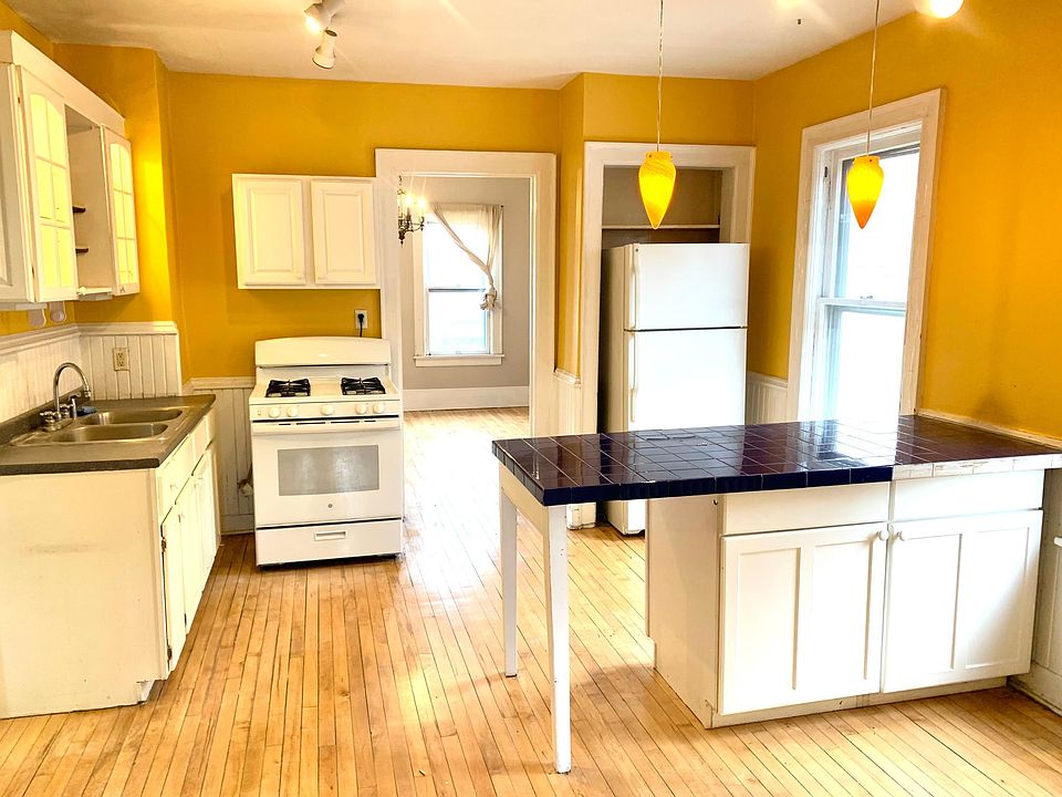 Eat in kitchen