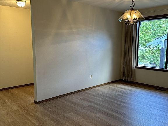 Dining room / Entry