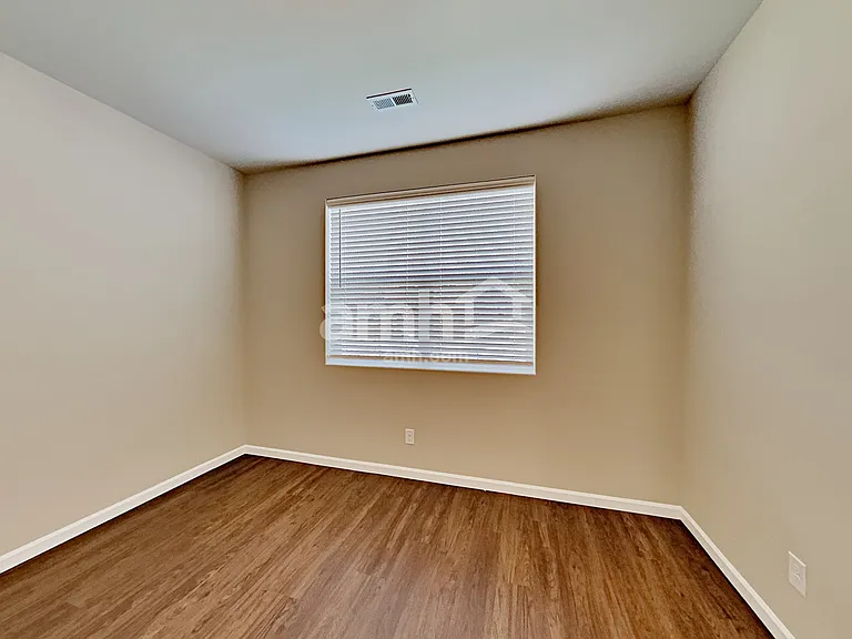 245 Iris Ln — Photo 7