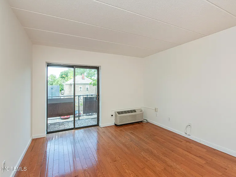 5 Linden St #3J — Photo 6