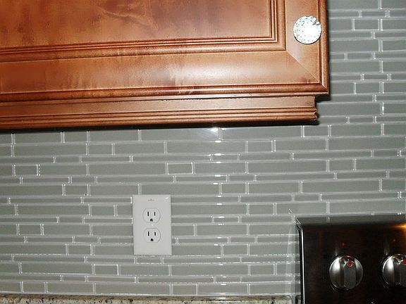 Kitchen cabinet/backsplash