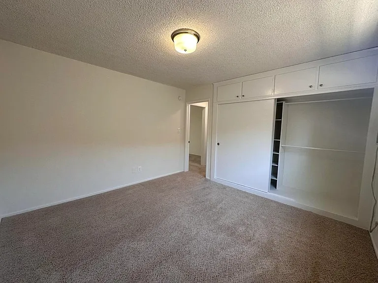 1219 Barry Ave #3 — Photo 14