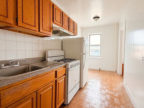 3rd image of 310 94th St #36