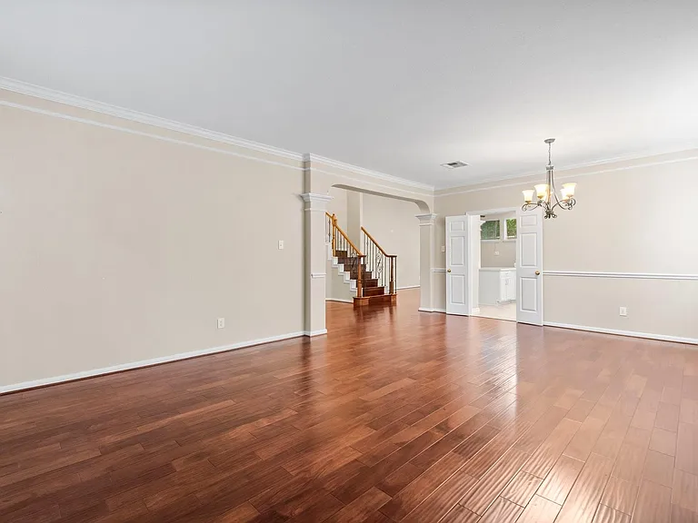 83 Terraglen Dr — Photo 5