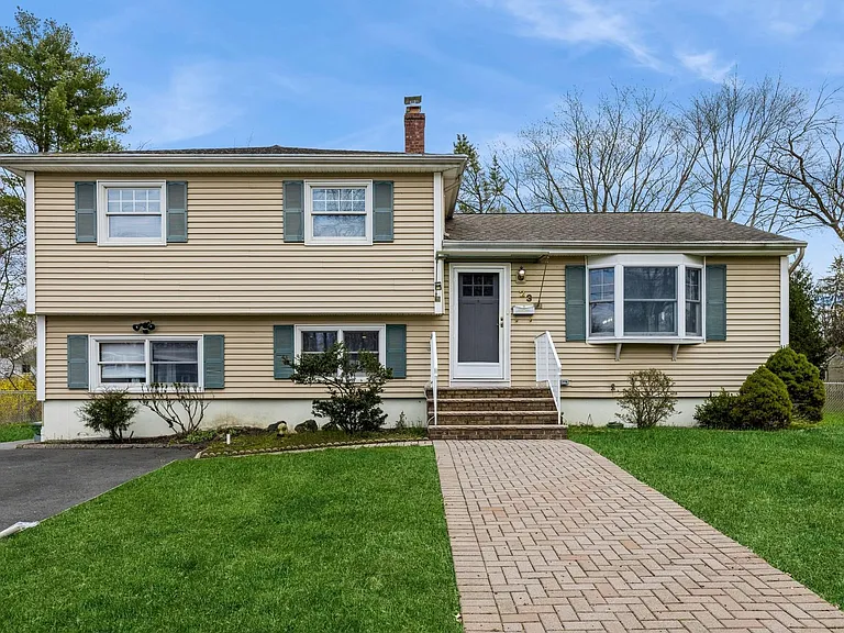 23 Asmus Rd — Photo 1