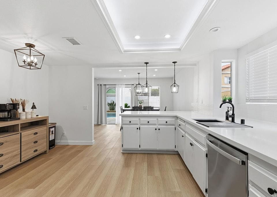 1st image of 754 Manecita Cir