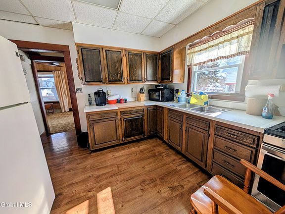 5th image of 2591 Center Road