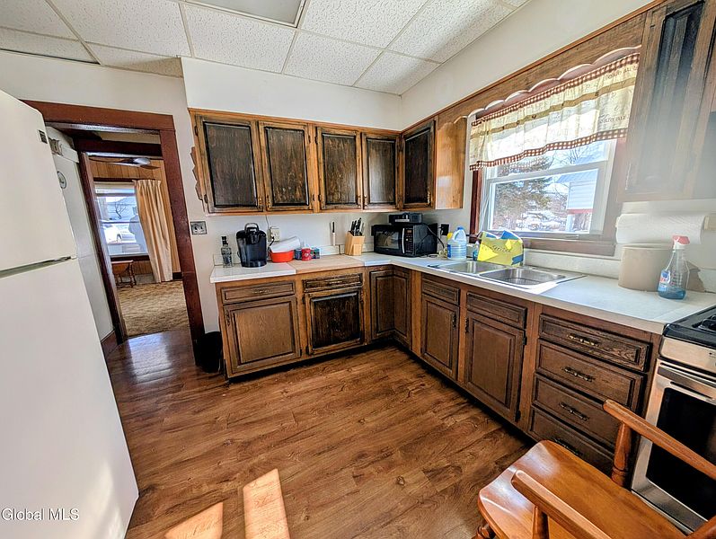 5th image of 2591 Center Road