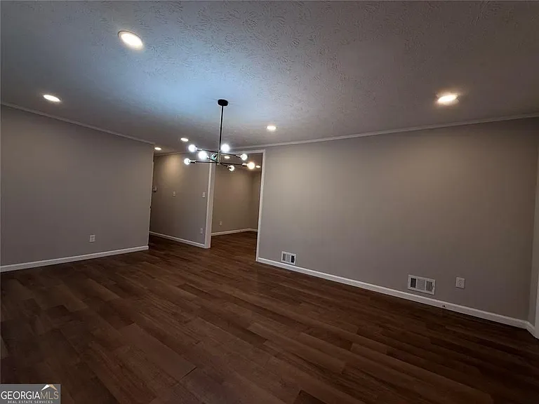 1055 Pinecrest Dr — Photo 29