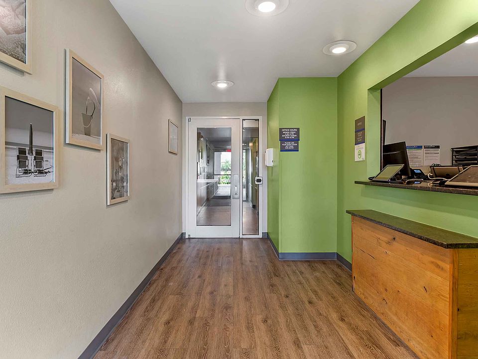 Lobby and Guest Check-in