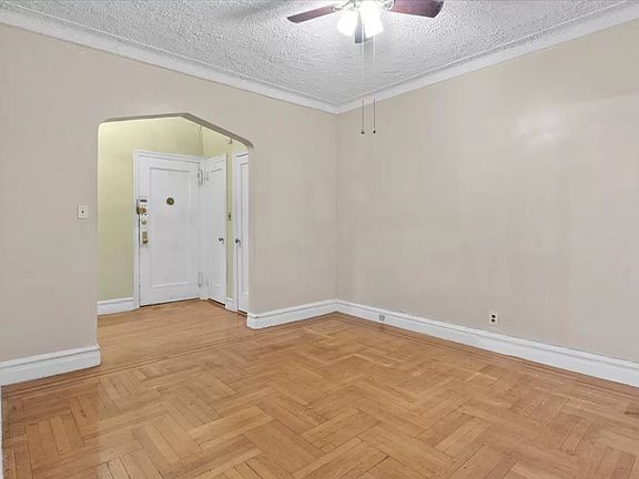 4th image of 2515 Glenwood Rd APT 3J