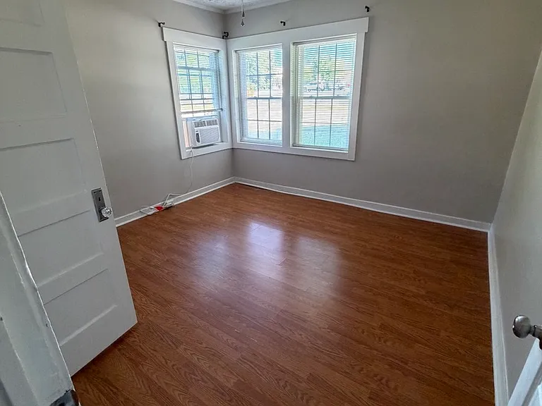 4204 Newton Dr NE — Photo 11