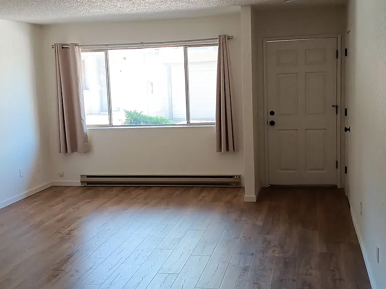 325 Collier Way — Photo 2