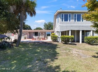 1984 Kings Landing Rd, Hampstead, NC 28443