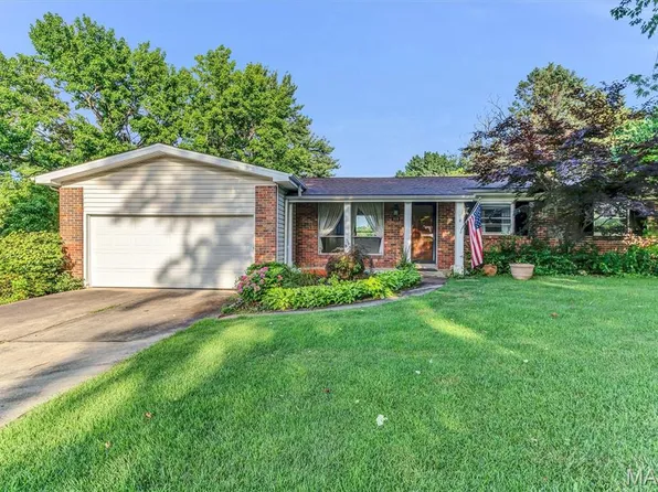 1616 Lincoln Dr, Saint Charles, MO 63303