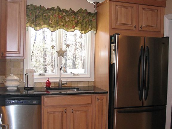 Granite counter tops and SS appliences