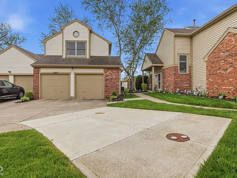 11610 Buttonwood Dr — Photo 2