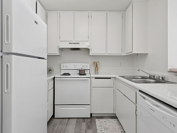 2nd image of 1900 E Tropicana Ave #10-93