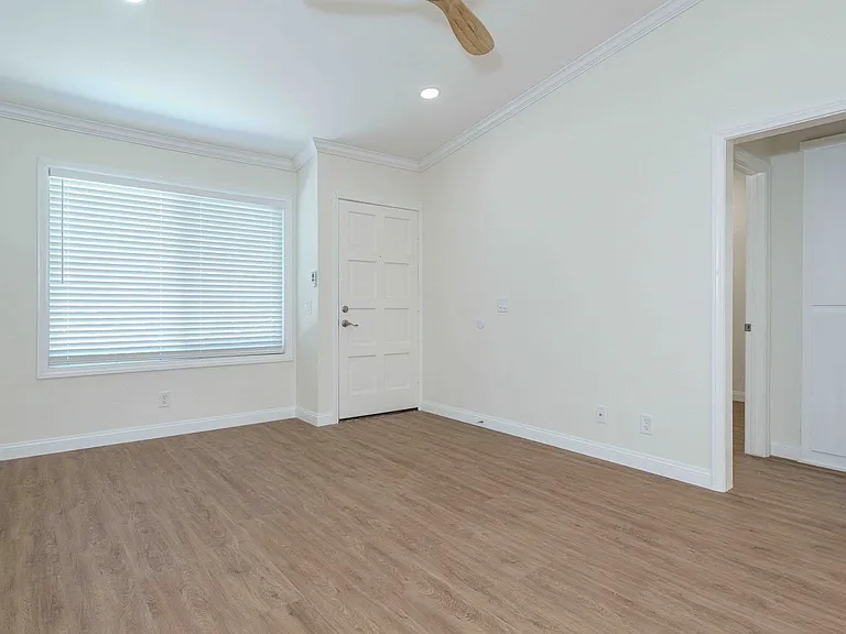 10419 Hayford St — Photo 3