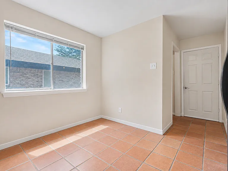 8615 Skyline Dr — Photo 11
