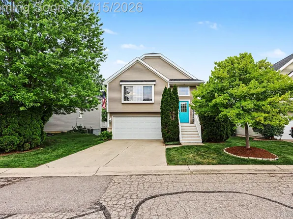 4448 Sunflower Cir, Clarkston, MI 48346