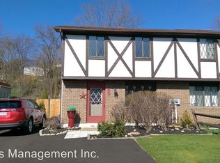 212 Valley Stream Dr, Delmont, PA