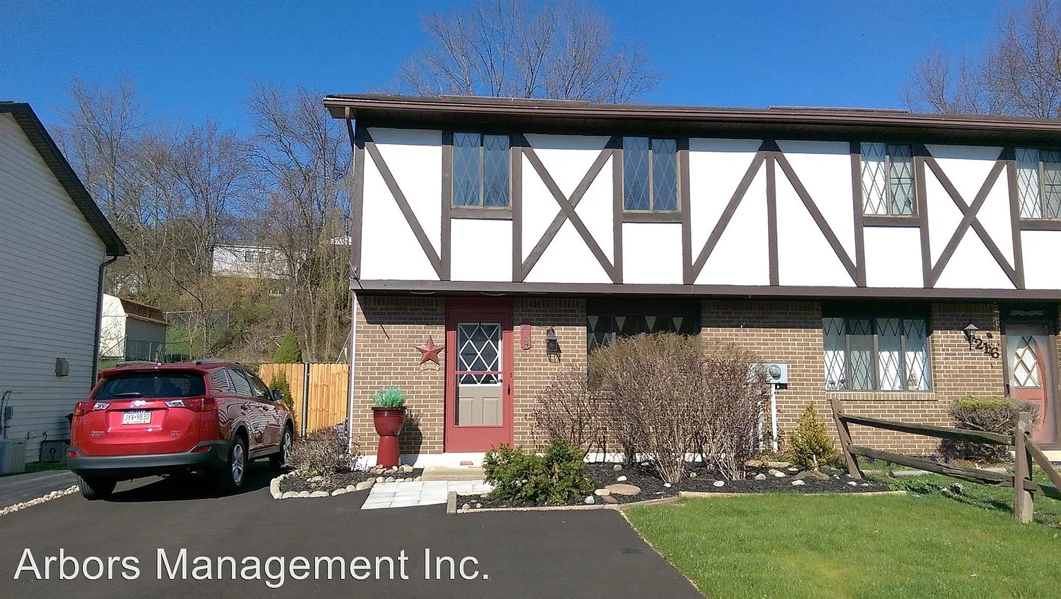 212 Valley Stream Dr photo 1