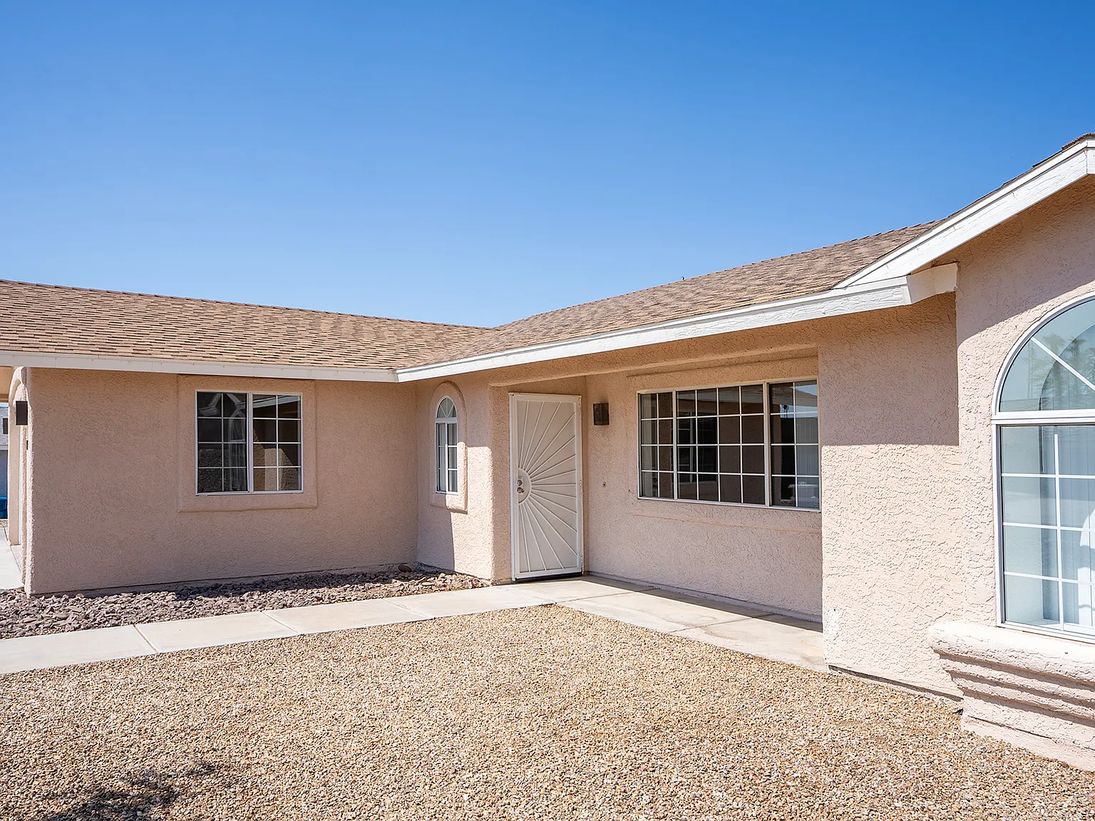 4 bed, 1906 sqft, $2,400 — Photo 4