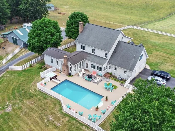 1050 Brookstone Rd, Luray, VA 22835