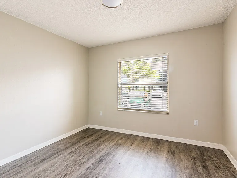 Rolling Hills Apartment Homes — Photo 13