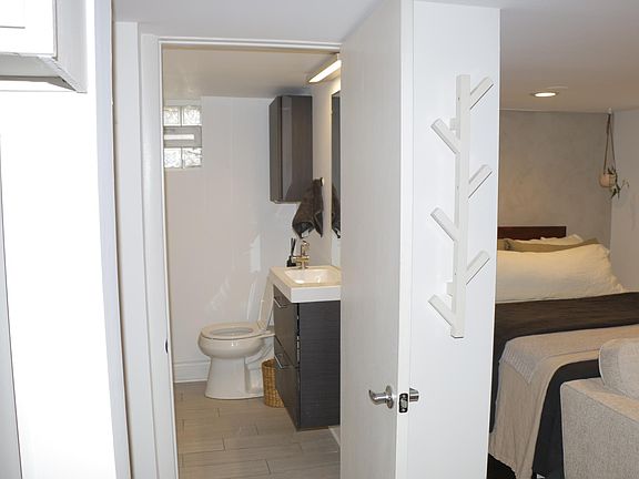 5th image of 1612 W Le Moyne St APT 1