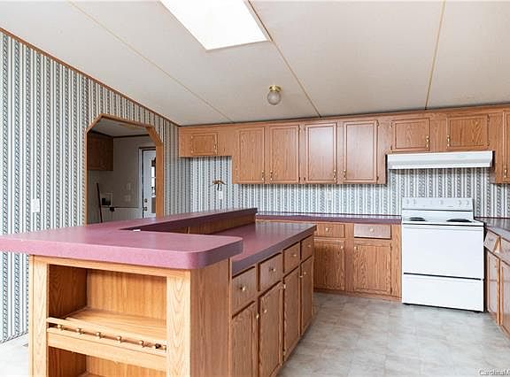 5th image of 627 Bernice Ln