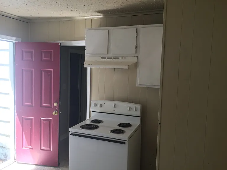 27 Stuart Dr — Photo 6