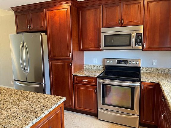 2nd image of 821 Palm View Dr #18